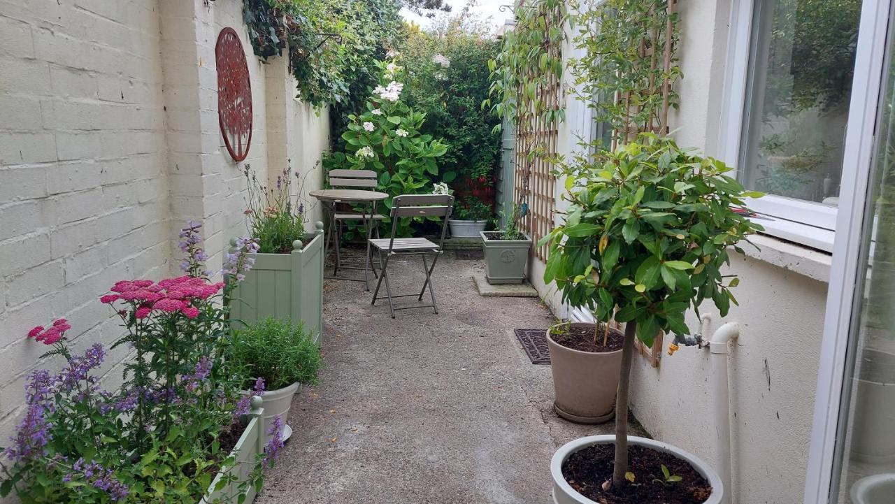 Aroha Bed & Breakfast Glastonbury Exterior photo